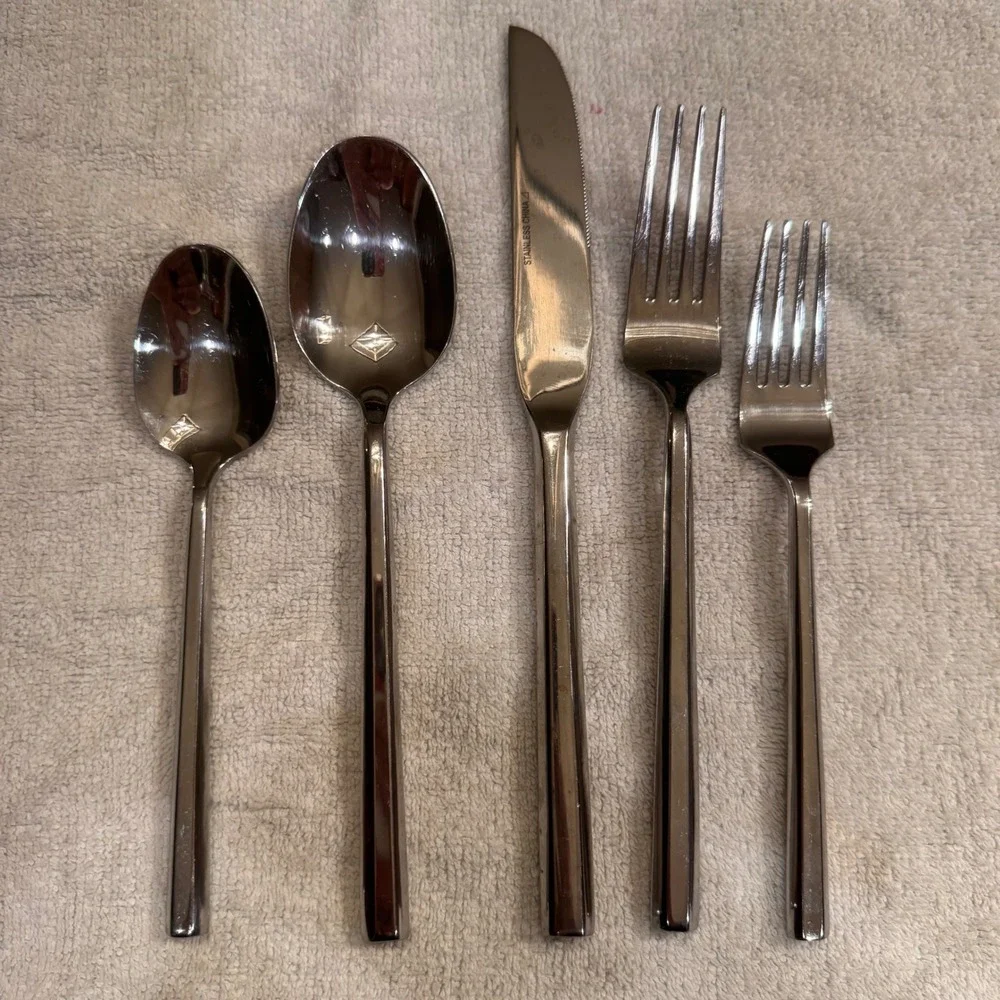Upscale Modern Stainless Flatware 17 Piece Set Heavy Square‎ Handle Silverware